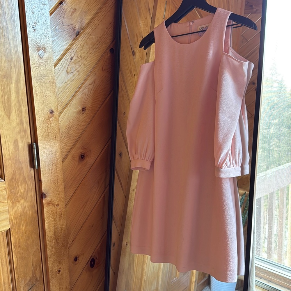 Eliza J cold shoulder blush pink dress 4